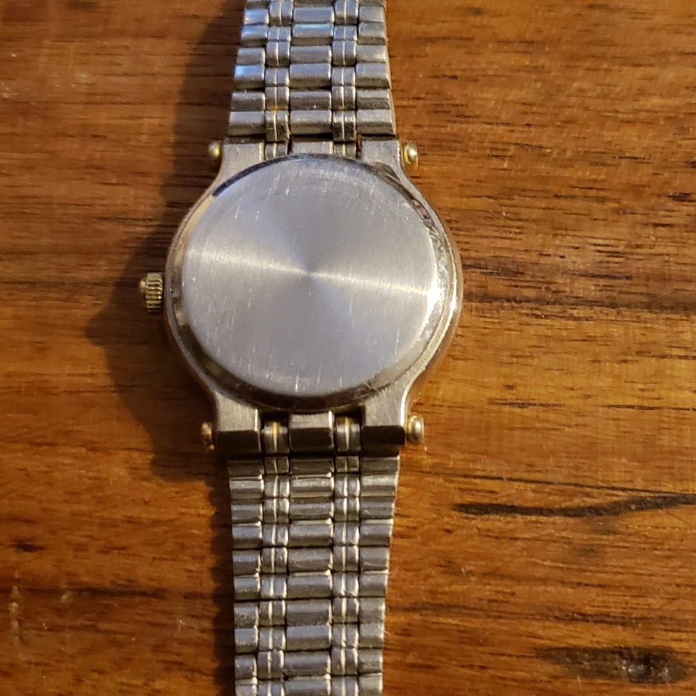 Authentic  Vintage Gucci Watch - Picture 3 of 6